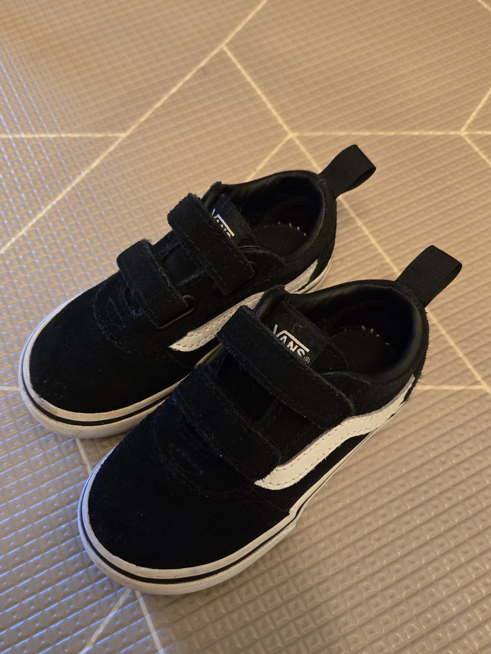 Vans Kids Black & White Velcro Low-Top Sneakers
